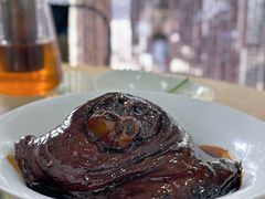 红烧蹄髈-沪依小酒馆心意菜