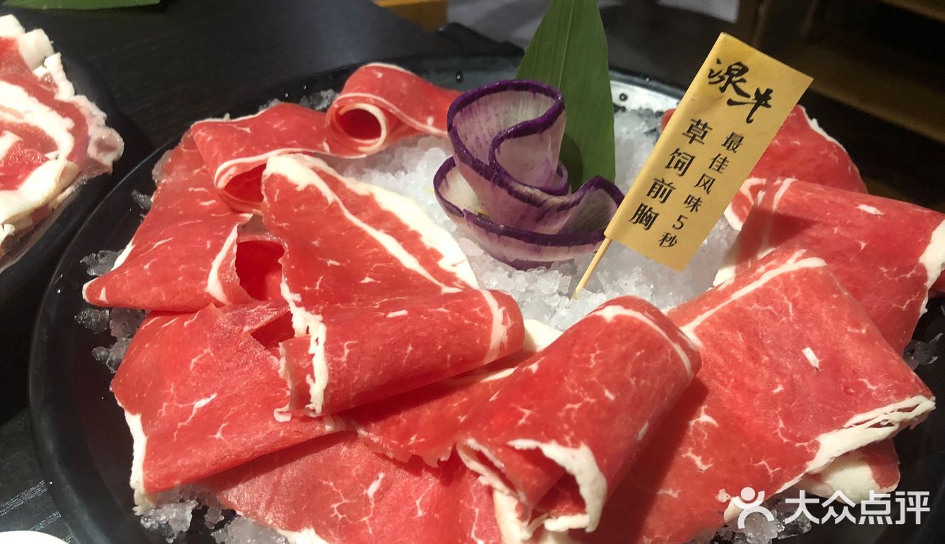 矿泉水锅底的台湾火锅