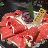 矿泉水锅底的台湾火锅
