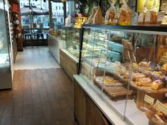 面包甜点陈列柜-匠造烘焙(上海湾店)