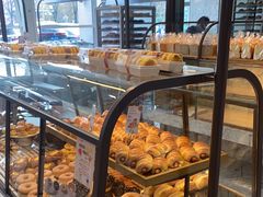 面包甜点陈列柜-面包新语(上地华联店)