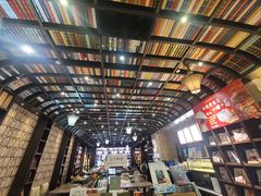 -钟书阁(松江泰晤士小镇店)