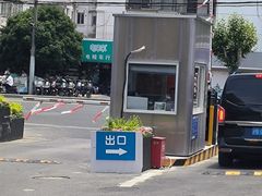 -沃尔玛上海田林店-地面停车场