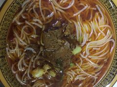酸辣牛肉米线-老陶包子铺(南大西南村店)