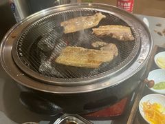 -围炉肉舍•炭烤活鳗•丹东海鲜烤肉(步行街店)