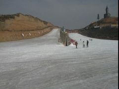 -采薇庄园四季滑雪场