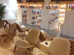 大堂-新华里咖啡书吧(新华书店小寨店)