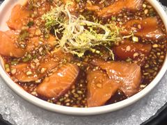 生呛三文鱼-东海怡品海鲜豆捞(星街坊店)