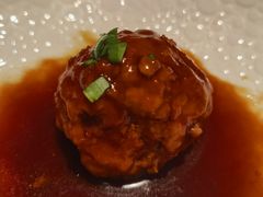 鸭蛋黄狮子头-梅飞酒家(桑园路店)