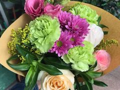 -爱尚鲜花店(粤通综合楼店)