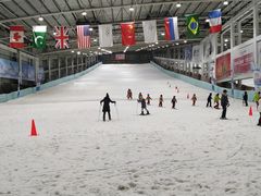 -乔波室内滑雪场