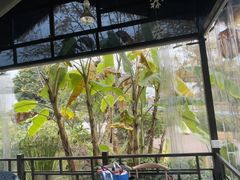 -茅草房·河畔园林火锅