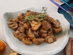 扒香草蒜茸蘑菇-拾挚扒房(招商花园城店)