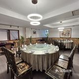 从江湖菜到传统川菜都能找到身影，吃上鲜活美味的菜肴