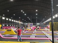 -嘿哟动霸CHUA·新潮玩运动娱乐中心·蹦床滑冰团建乐园