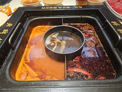 -老牌坊云南鱼豆花火锅(哈西万达店)
