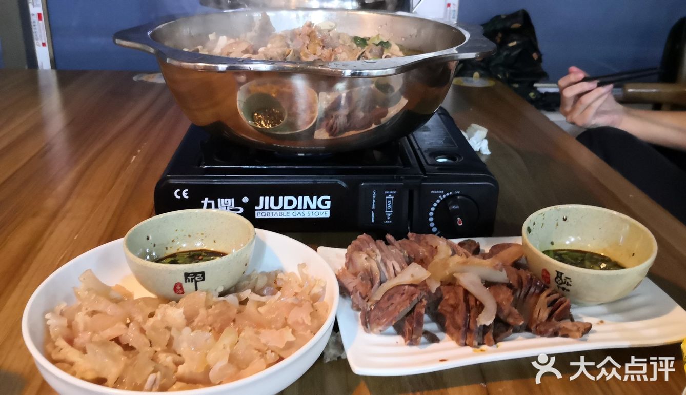 尾巴还是那么的好吃，连筋带手带肥那个口感简直吹上天