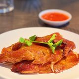 在天愿做比翼鸟，在外要吃天比高