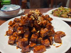 酱香松子茄子-恩宏德餐馆(平山道店)