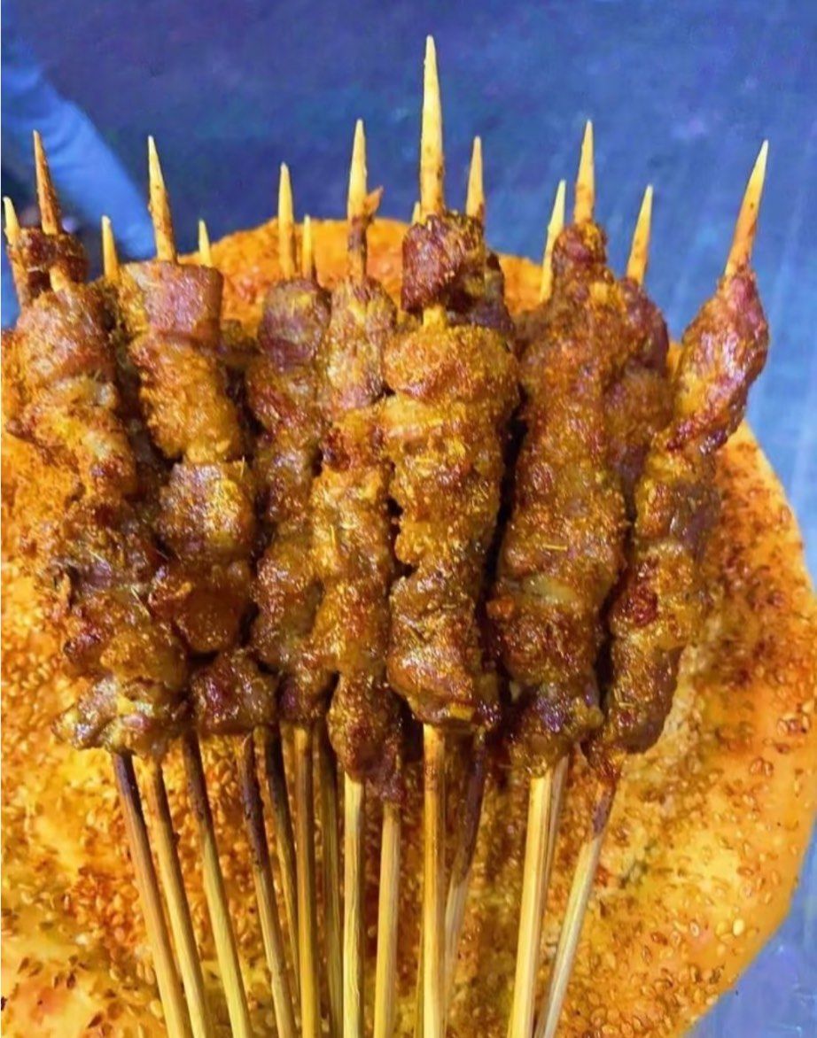 这馕配上羊肉串简直绝绝子