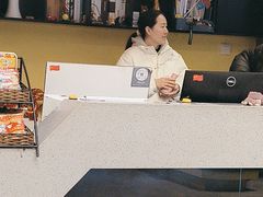 -爱蹦iBOON蹦床运动馆(江汉店)