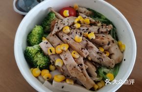 Grilled Chicken Breast Low-Calorie Rice Bowl