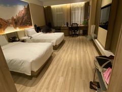 -榆林榆阳西路火车站亚朵酒店
