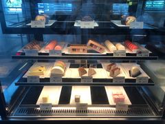 面包甜点陈列柜-麦当劳(吴圩机场店)