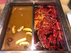 经典牛油锅+大凉山菌汤-月满大江火锅(总府路店)