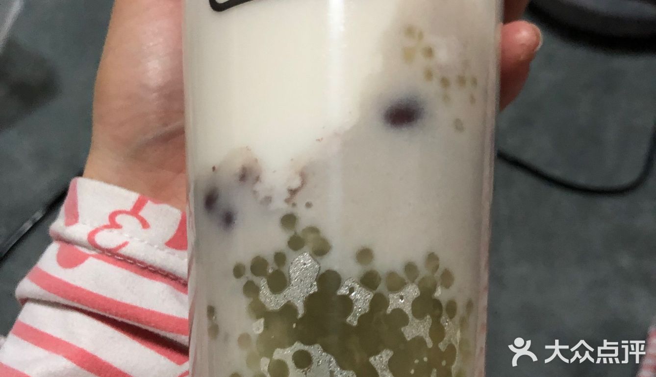 叫了芋泥奶茶，加了西米，可能是晚上有点饿了