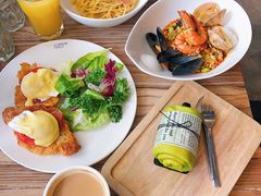 班尼迪克蛋-Common Table · Brunch & Coffee
