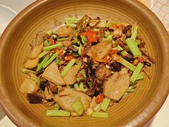 -阿瓦山寨·湘菜现炒·剁椒鱼头王(咸阳总店)