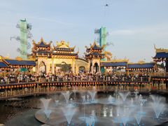 -小镇影院迪士尼小熊Duffy与他的朋友合影地