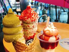 草莓圣代-DQ·蛋糕·冰淇淋(大宁国际商业广场店)
