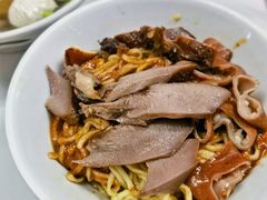 -松树干拌面店