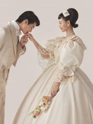 -雪中彩影婚纱摄影·微光艺术中心