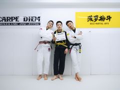 -菠萝格斗巴西柔术训练馆