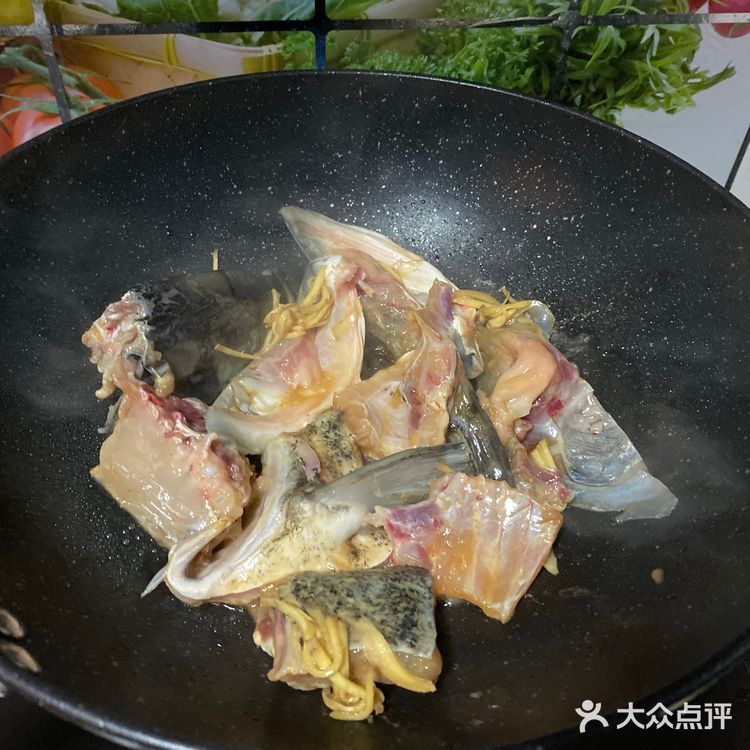 粉丝鱼头煲🐟鲜啊~