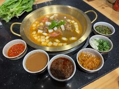 -顶顶汤火牛排火锅·经典铜锅涮肉