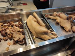 待砍的白切鹅-七哥饭店好吃的客家菜(广电路店)