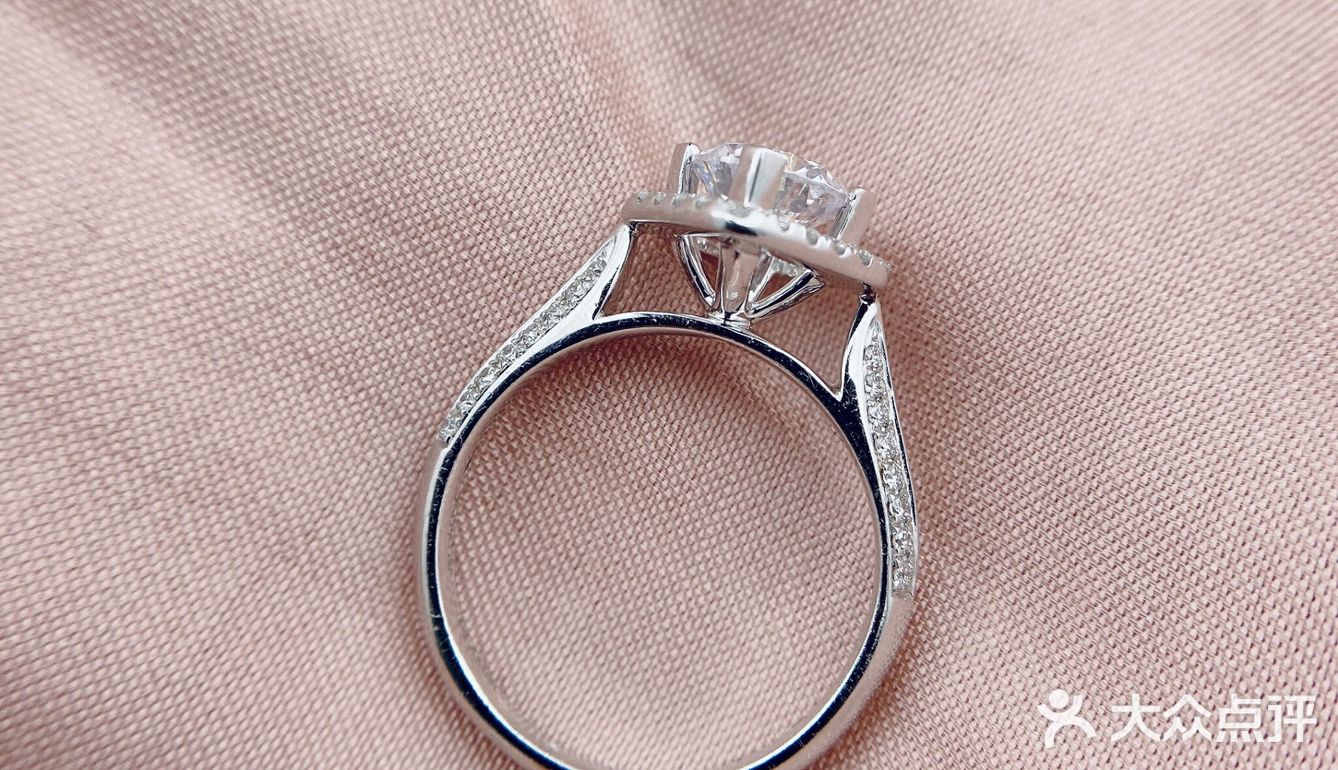 结婚钻戒