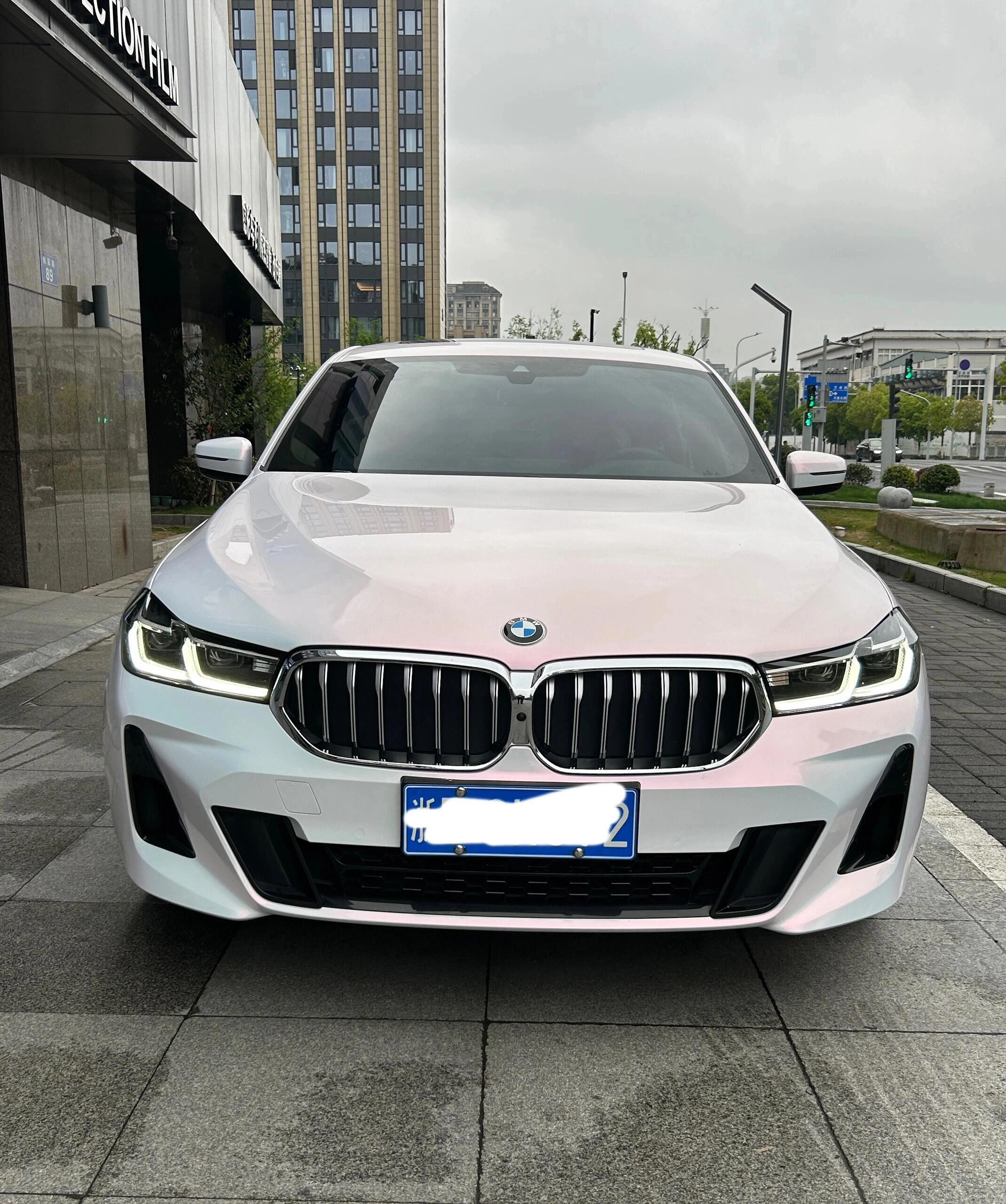 宝马6gt改色渐变亮面白糖罂