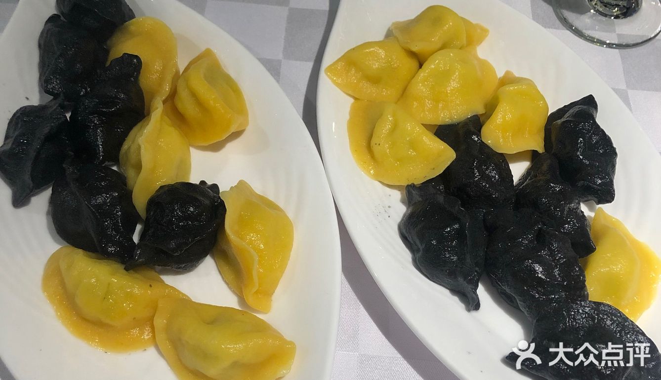 一道菜俘获你的芳心,论好吃还是船歌鱼水饺的墨鱼水饺,黄花鱼水饺好吃