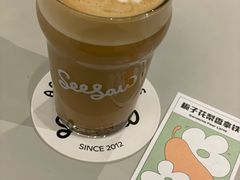 栀子花梨香热拿铁-Seesaw Coffee(芮欧百货店)