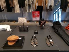 店内环境-URBAN REVIVO(深圳华润万象天地店)