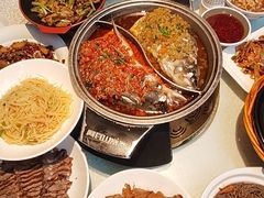 -阿瓦山寨·湘菜现炒·剁椒鱼头王(咸阳总店)