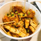 世界之窗走一圈，热得飞气。路过餐厅，门口的阿姨喊了句