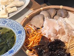 -尚尚仙·酸汤猪手·猪肚鸡火锅(华联万柳购物中心店)