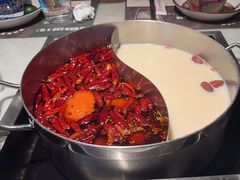 -尚尚仙·酸汤猪手·猪肚鸡火锅(华联万柳购物中心店)