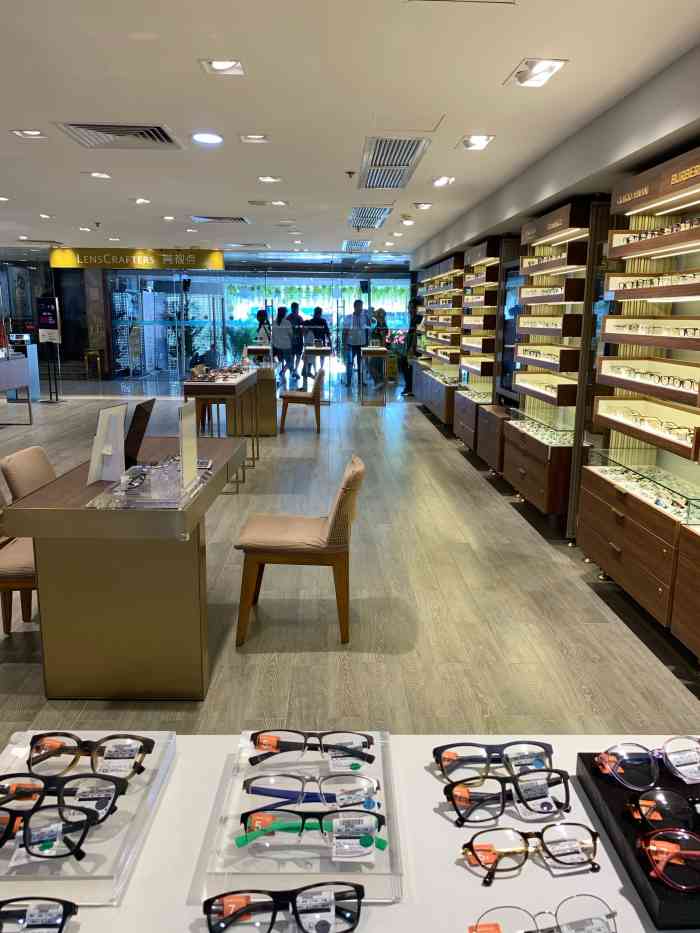 打分 下午路过亮睛眼镜店,顺便把眼镜清洗一下,服务态度不错哦,挺情的